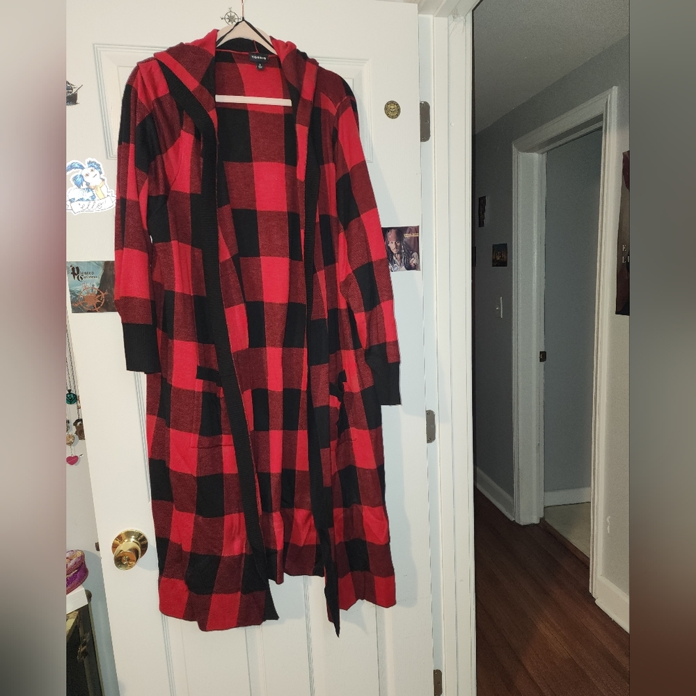 Red and Black Checkered Robe - Picture 2 of 4